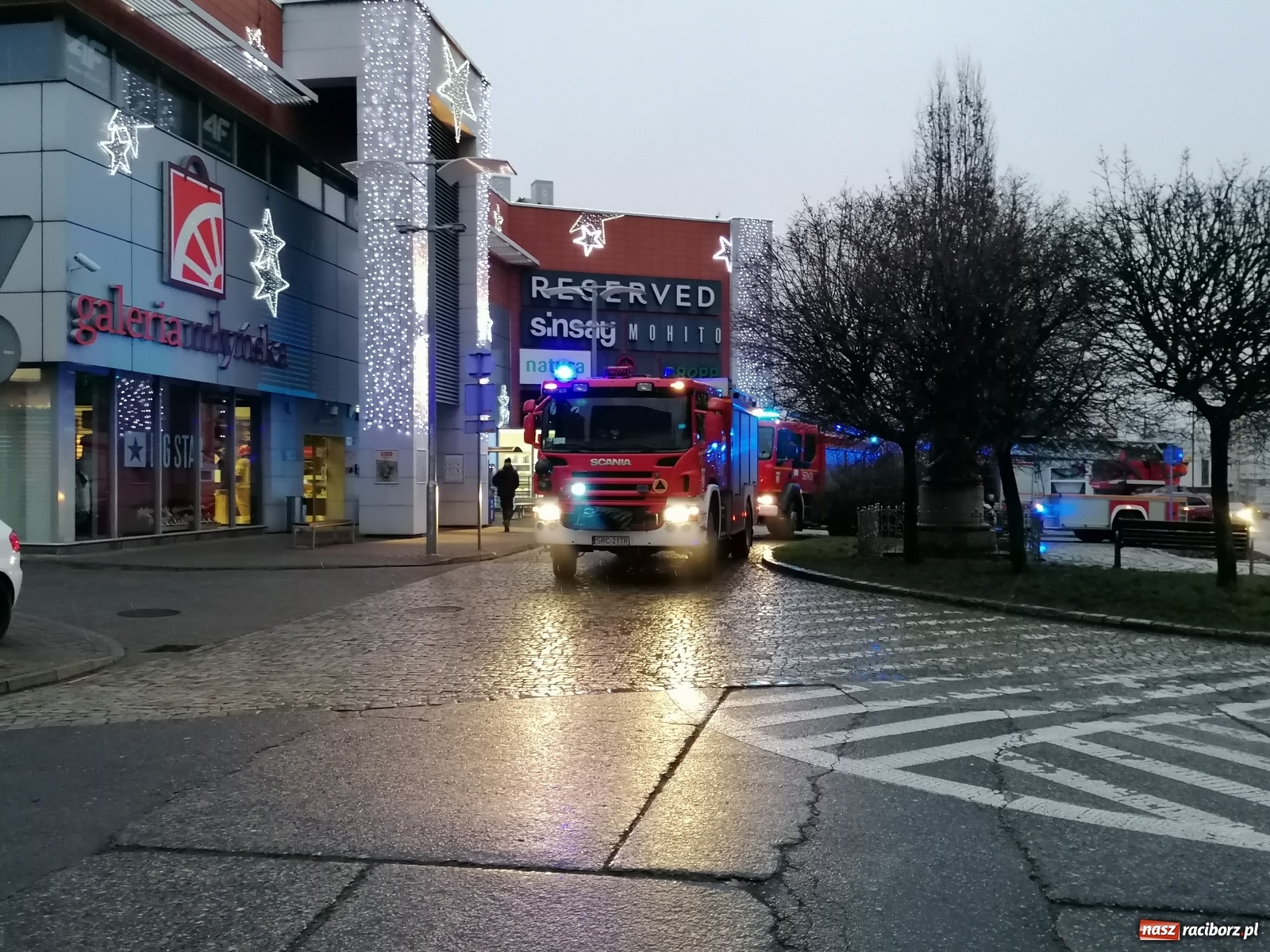 Zdjęcie w galerii na portalu naszraciborz.pl: Raport 998. Próba samobójcza na moście zamkowym wiadomości z regionu