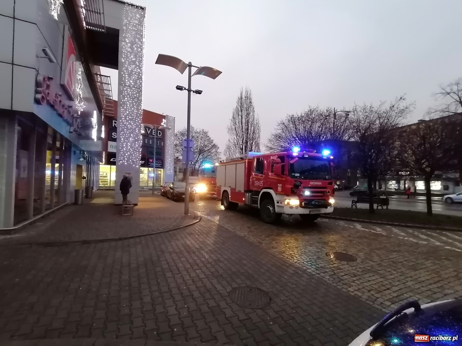 Zdjęcie w galerii na portalu naszraciborz.pl: Raport 998. Próba samobójcza na moście zamkowym wiadomości z regionu