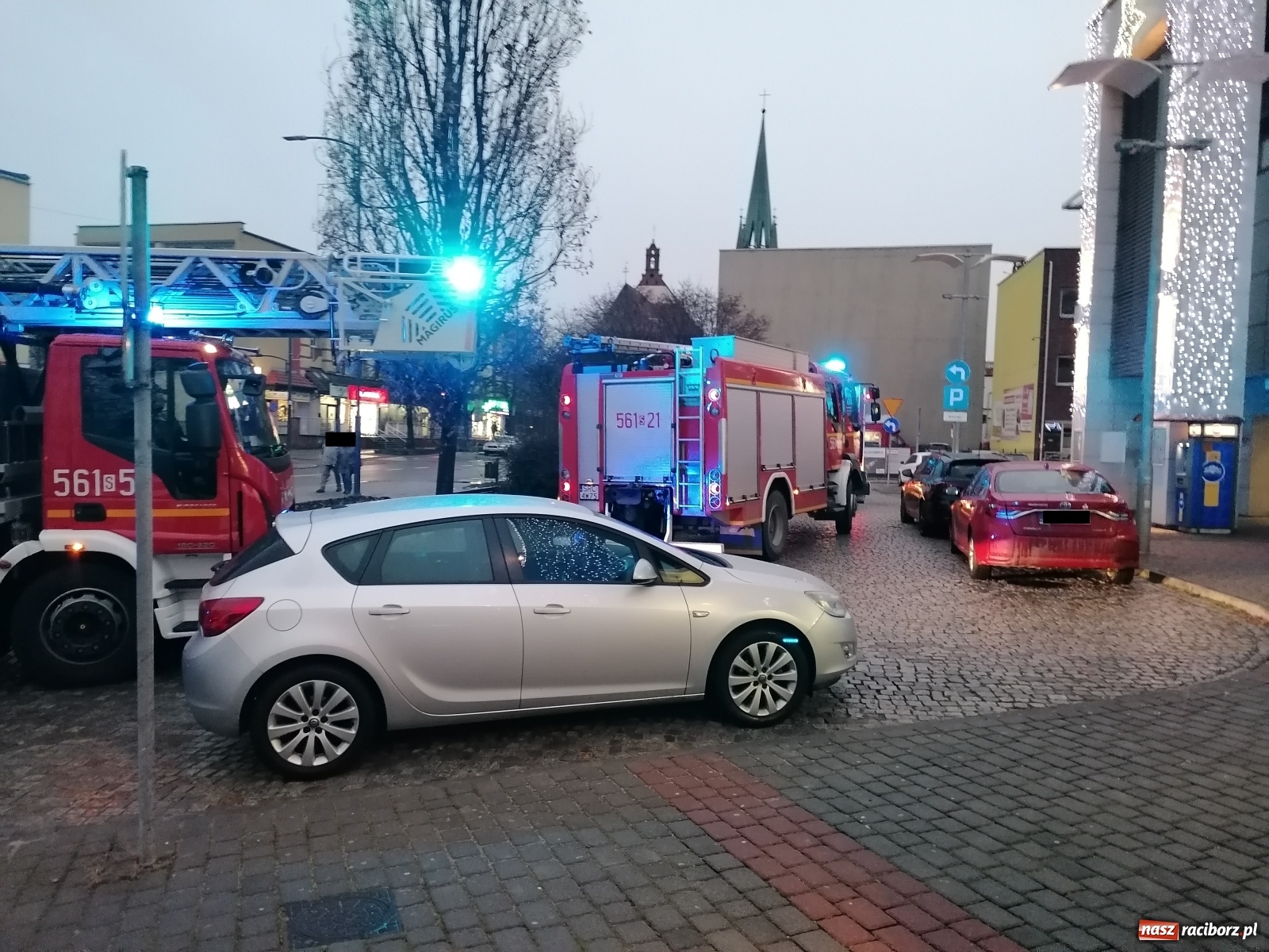 Zdjęcie w galerii na portalu naszraciborz.pl: Raport 998. Próba samobójcza na moście zamkowym wiadomości z regionu