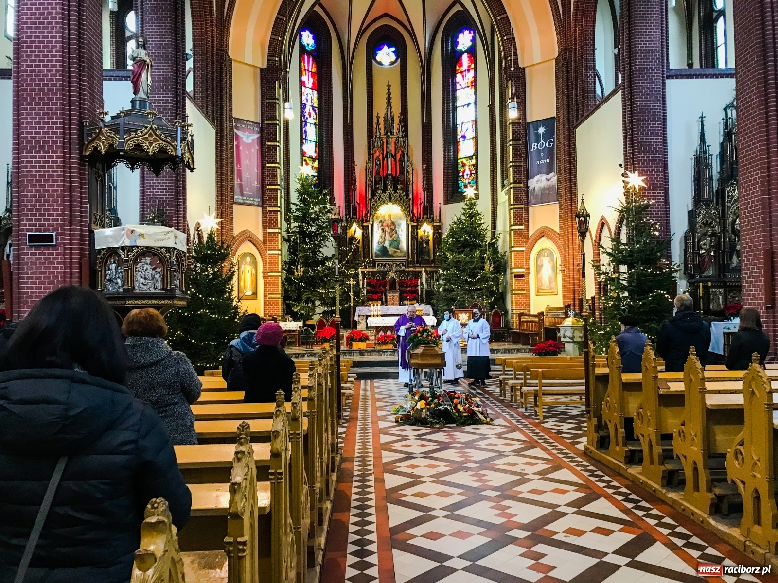 Zdjęcie w galerii na portalu naszraciborz.pl: Na cmentarzu na Starej Wsi pożegnano śp. Alfreda Otlika  wiadomości z regionu