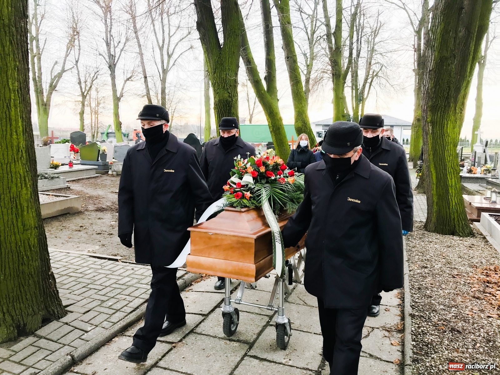 Zdjęcie w galerii na portalu naszraciborz.pl: Na cmentarzu na Starej Wsi pożegnano śp. Alfreda Otlika  wiadomości z regionu