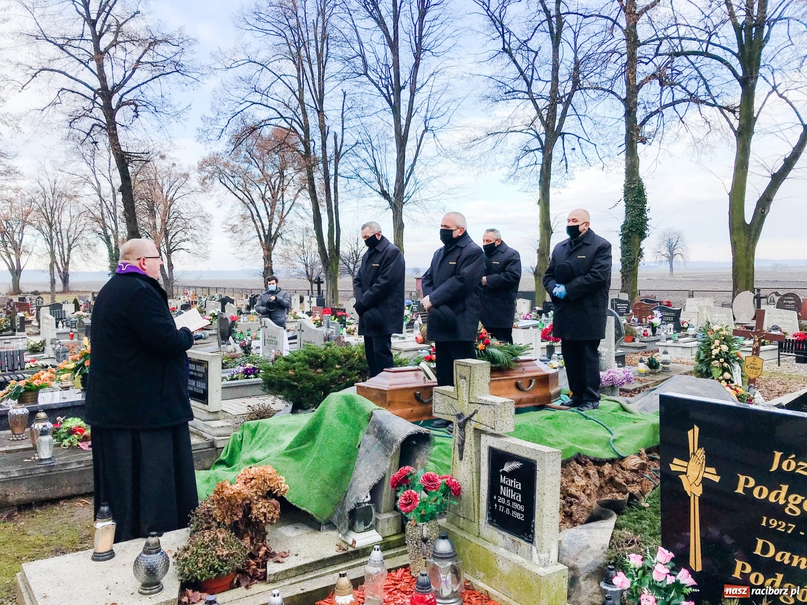 Zdjęcie w galerii na portalu naszraciborz.pl: Na cmentarzu na Starej Wsi pożegnano śp. Alfreda Otlika  wiadomości z regionu