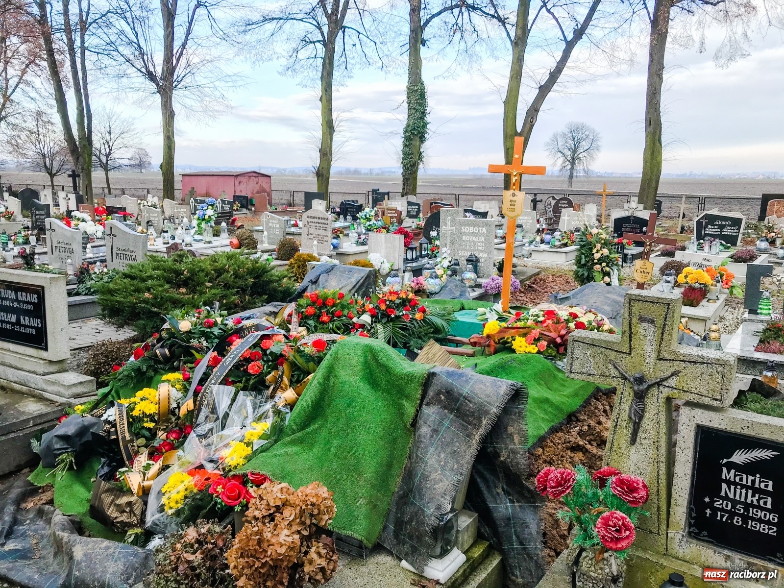 Zdjęcie w galerii na portalu naszraciborz.pl: Na cmentarzu na Starej Wsi pożegnano śp. Alfreda Otlika  wiadomości z regionu