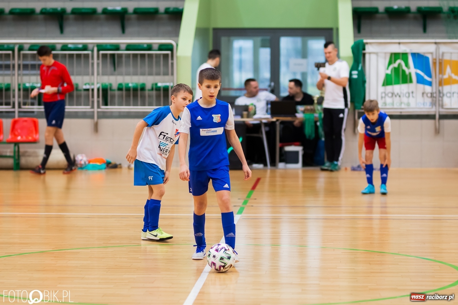 Zdjęcie w galerii na portalu naszraciborz.pl: Noworoczny Turniej Piłki Nożnej w Arenie Rafako wiadomości z regionu