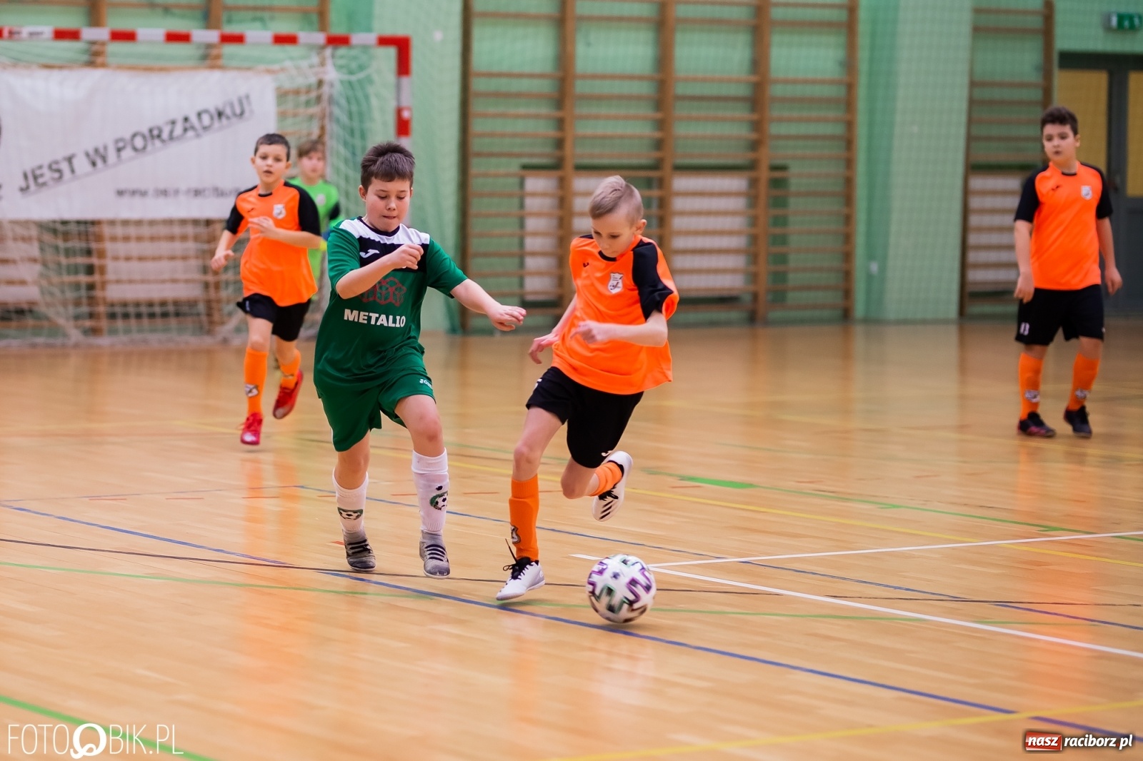 Zdjęcie w galerii na portalu naszraciborz.pl: Noworoczny Turniej Piłki Nożnej w Arenie Rafako wiadomości z regionu