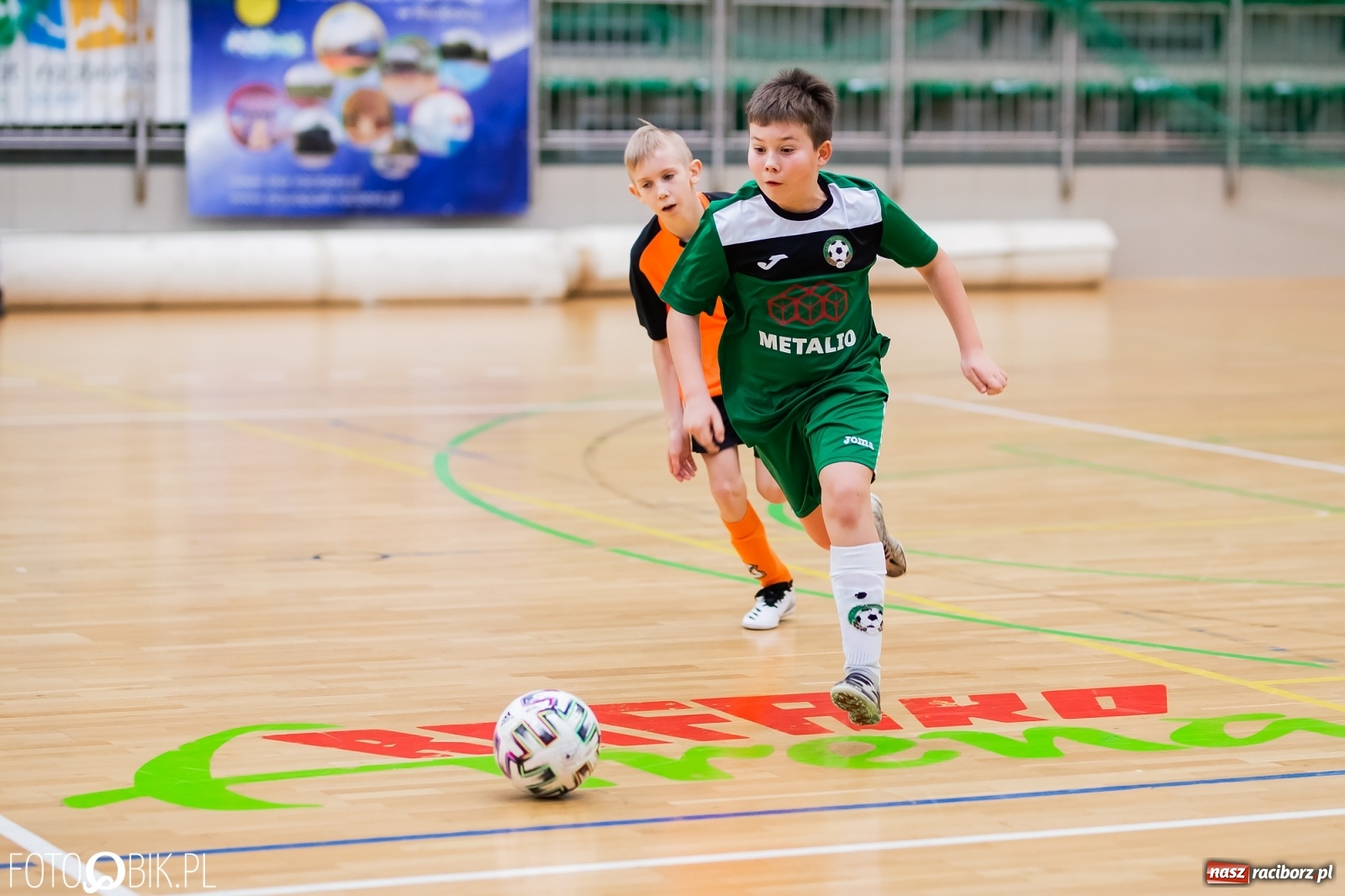 Zdjęcie w galerii na portalu naszraciborz.pl: Noworoczny Turniej Piłki Nożnej w Arenie Rafako wiadomości z regionu