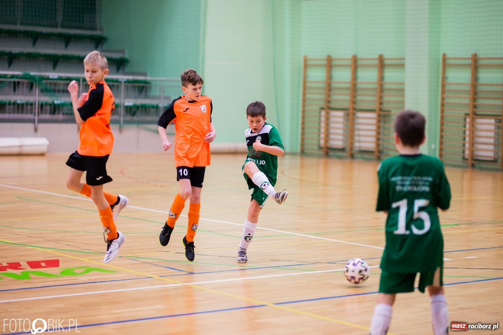 Zdjęcie w galerii na portalu naszraciborz.pl: Noworoczny Turniej Piłki Nożnej w Arenie Rafako wiadomości z regionu