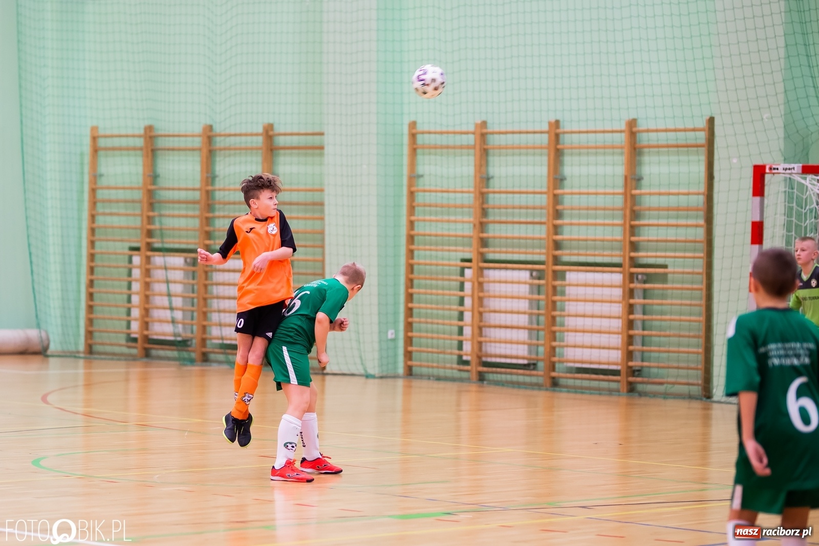 Zdjęcie w galerii na portalu naszraciborz.pl: Noworoczny Turniej Piłki Nożnej w Arenie Rafako wiadomości z regionu