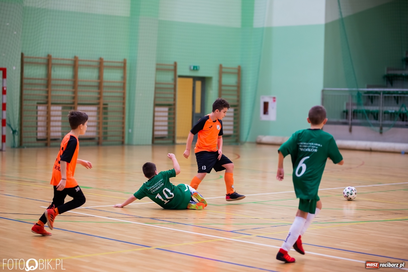 Zdjęcie w galerii na portalu naszraciborz.pl: Noworoczny Turniej Piłki Nożnej w Arenie Rafako wiadomości z regionu