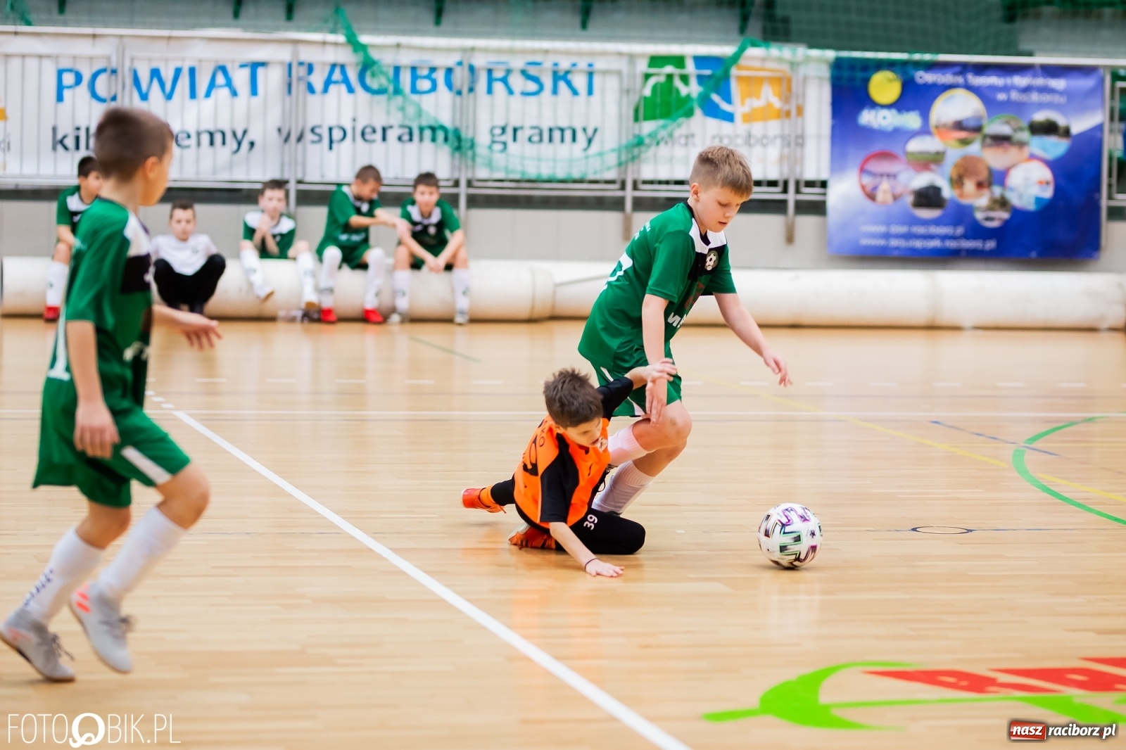 Zdjęcie w galerii na portalu naszraciborz.pl: Noworoczny Turniej Piłki Nożnej w Arenie Rafako wiadomości z regionu