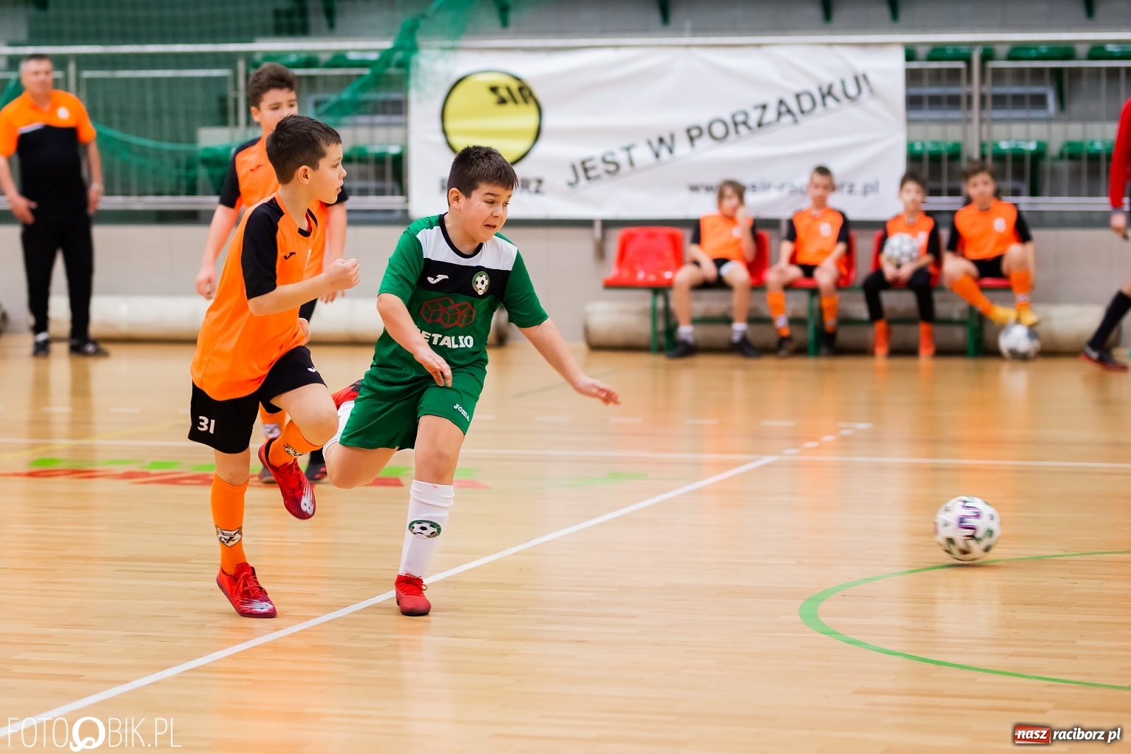 Zdjęcie w galerii na portalu naszraciborz.pl: Noworoczny Turniej Piłki Nożnej w Arenie Rafako wiadomości z regionu