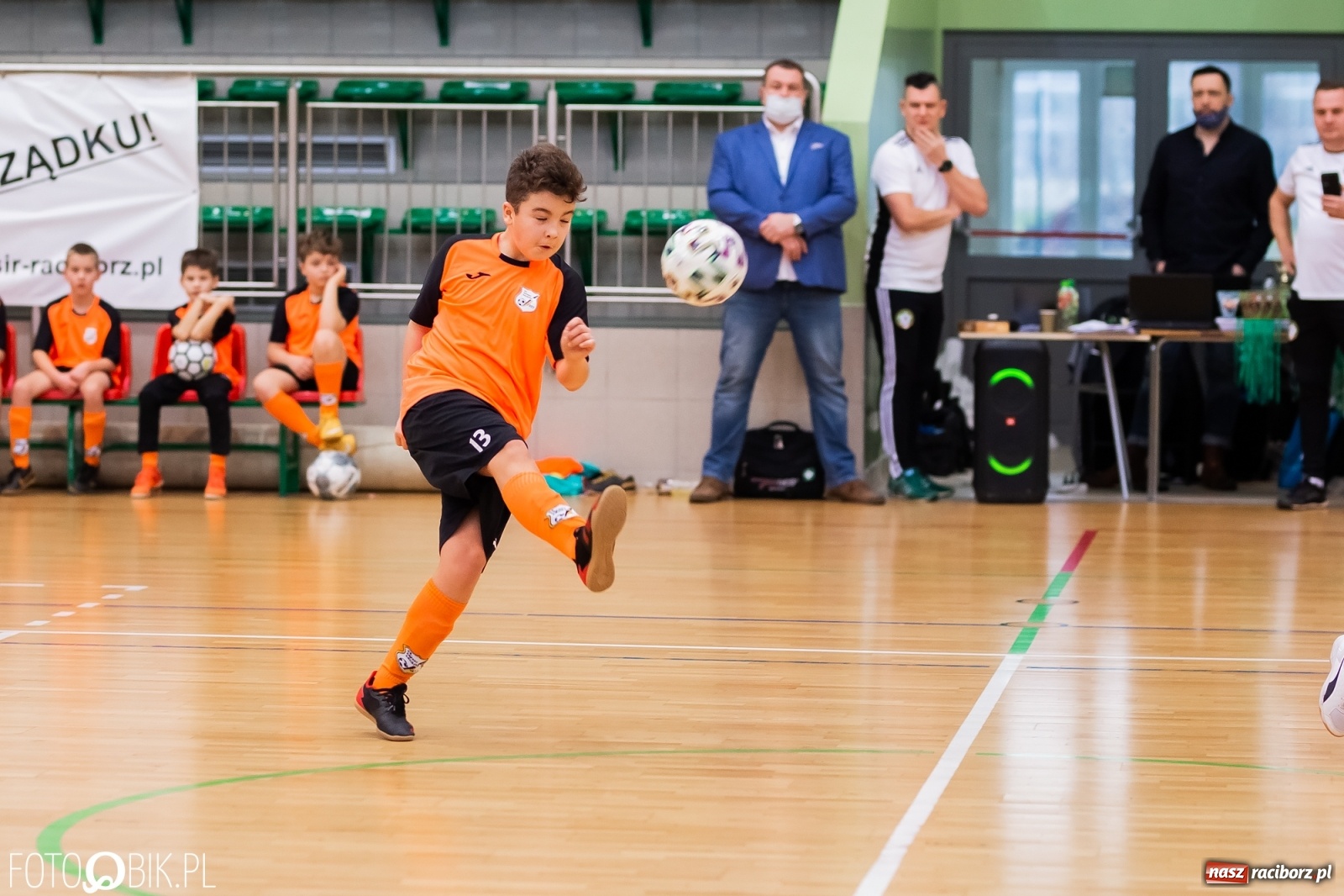 Zdjęcie w galerii na portalu naszraciborz.pl: Noworoczny Turniej Piłki Nożnej w Arenie Rafako wiadomości z regionu