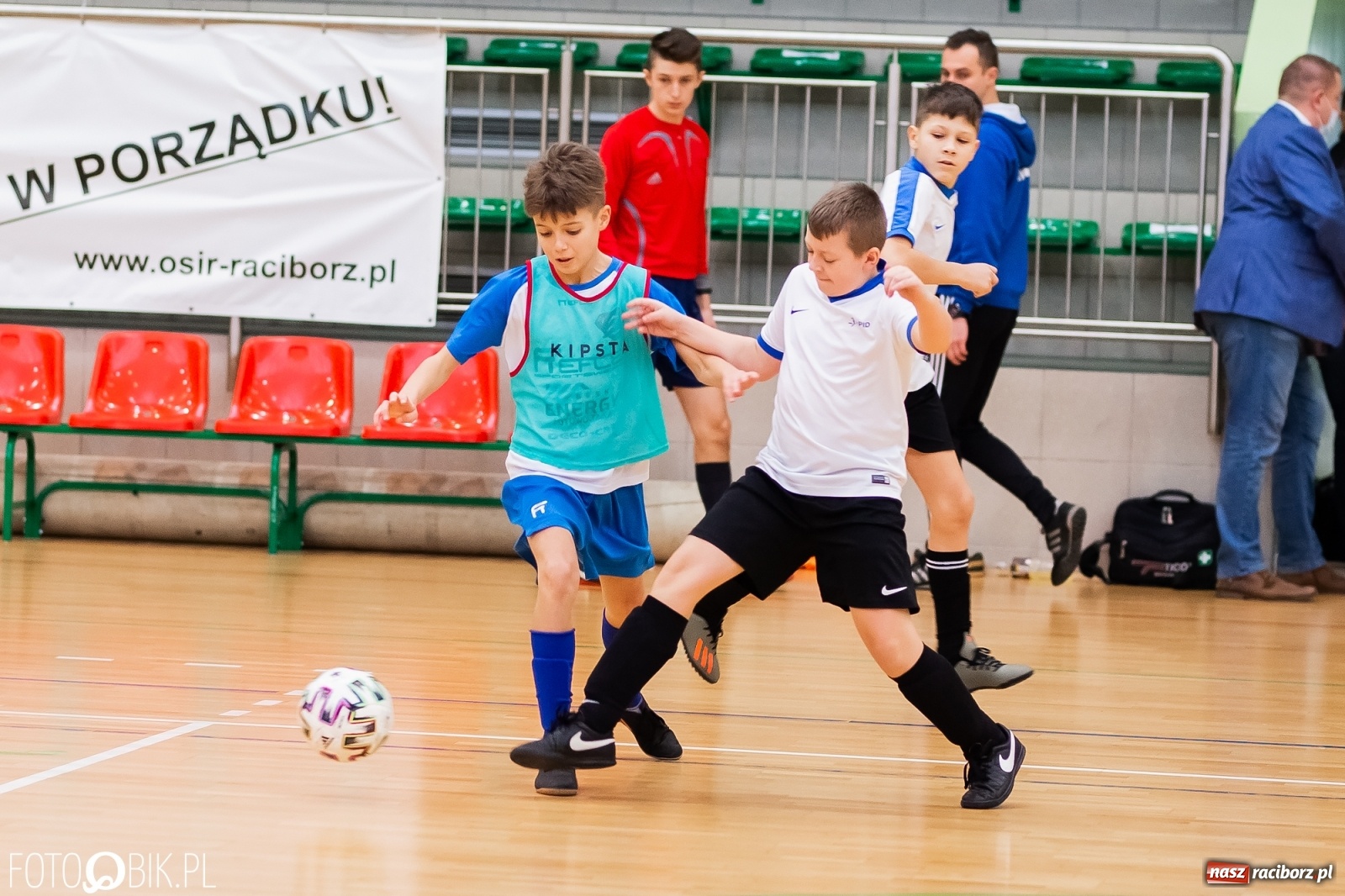 Zdjęcie w galerii na portalu naszraciborz.pl: Noworoczny Turniej Piłki Nożnej w Arenie Rafako wiadomości z regionu