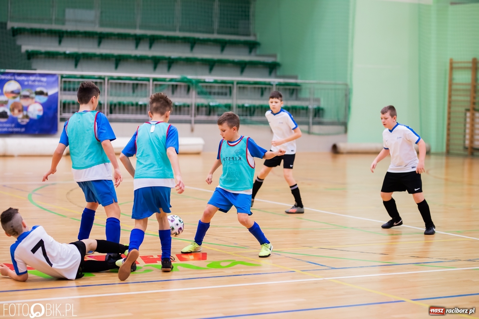 Zdjęcie w galerii na portalu naszraciborz.pl: Noworoczny Turniej Piłki Nożnej w Arenie Rafako wiadomości z regionu