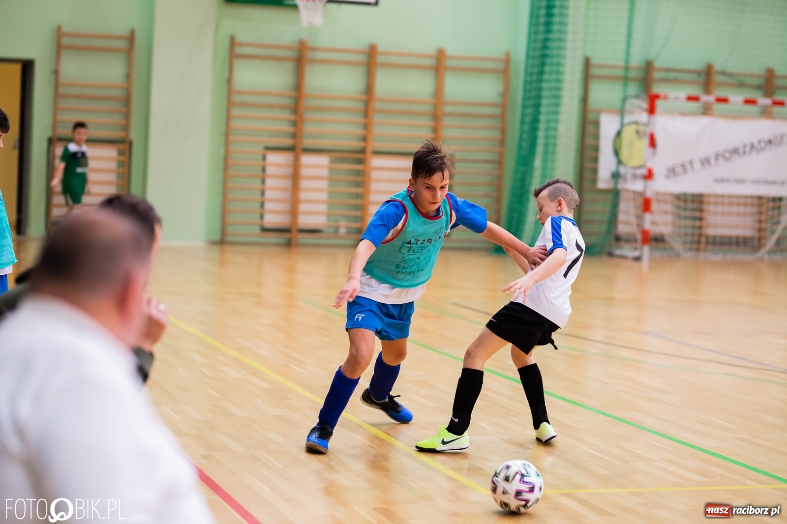Zdjęcie w galerii na portalu naszraciborz.pl: Noworoczny Turniej Piłki Nożnej w Arenie Rafako wiadomości z regionu