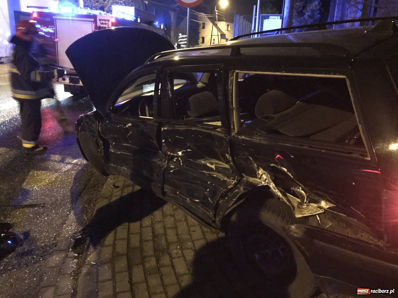 Zdjęcie w galerii na portalu naszraciborz.pl: Zderzenie volkswagena i fiata przy Mieszku [FOTO] wiadomości z regionu