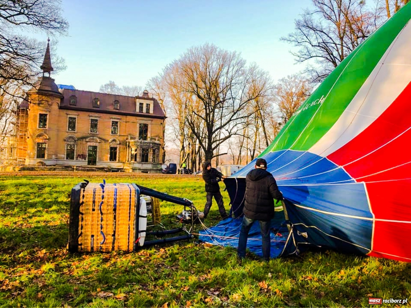 Zdjęcie w galerii na portalu naszraciborz.pl: ULKA wystartowała spod pałacu w Rzuchowie  wiadomości z regionu