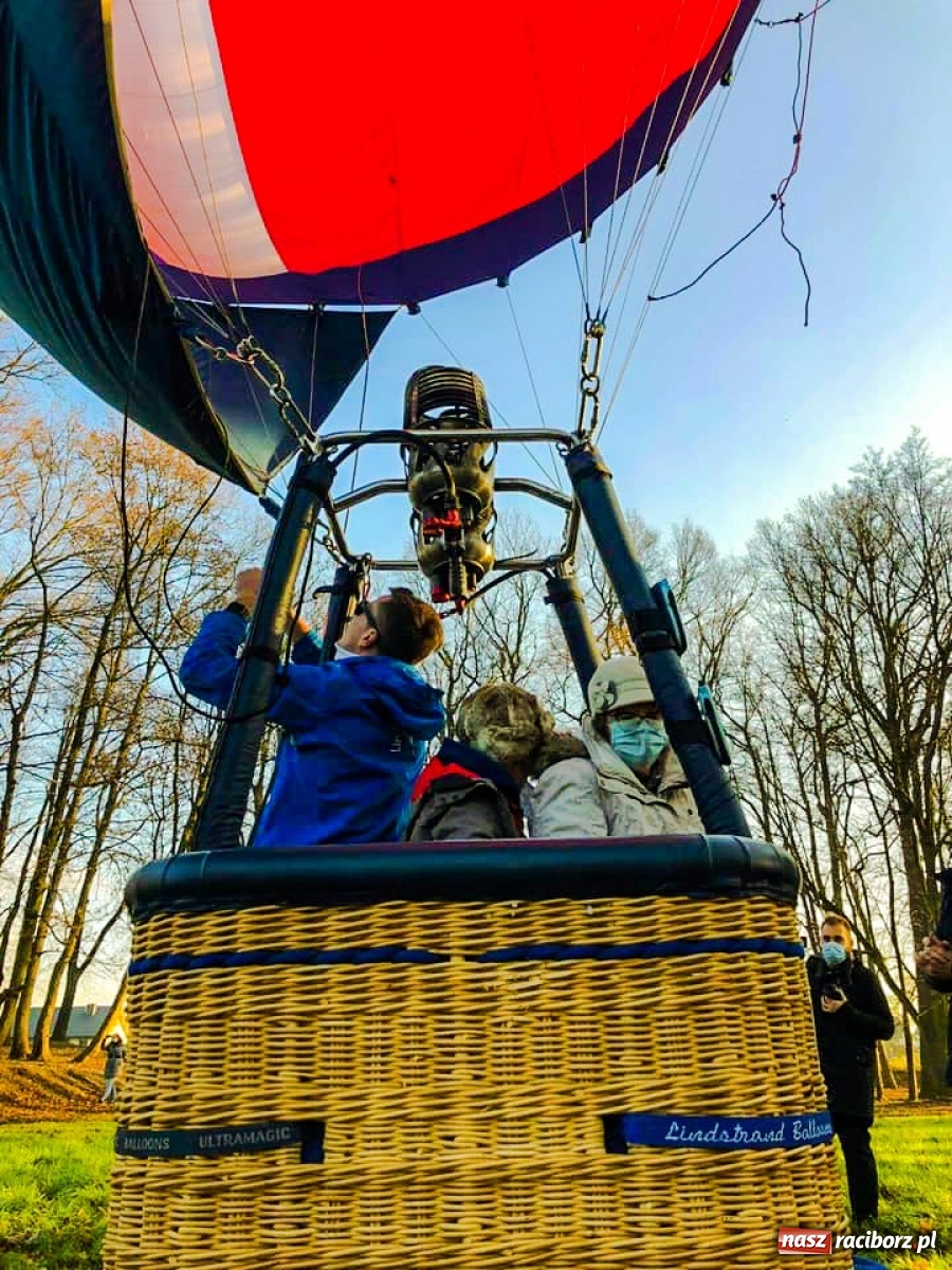 Zdjęcie w galerii na portalu naszraciborz.pl: ULKA wystartowała spod pałacu w Rzuchowie  wiadomości z regionu