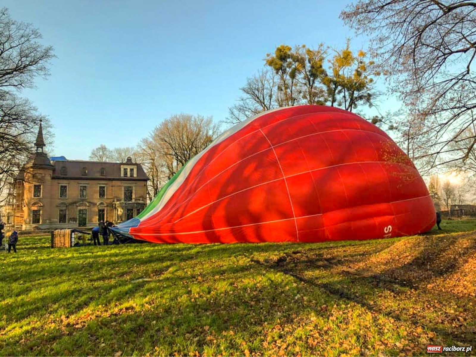 Zdjęcie w galerii na portalu naszraciborz.pl: ULKA wystartowała spod pałacu w Rzuchowie  wiadomości z regionu