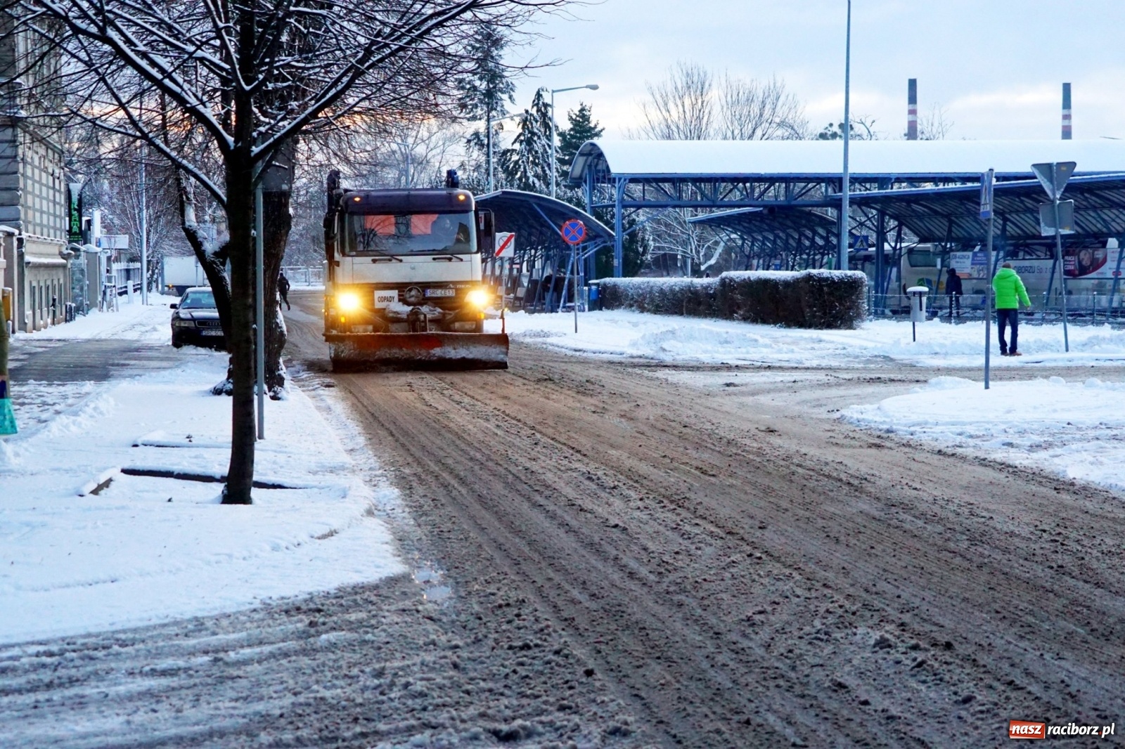 Zdjęcie w galerii na portalu naszraciborz.pl: Akcja Zima 2021 - drogowcy na froncie walki ze śniegiem wiadomości z regionu