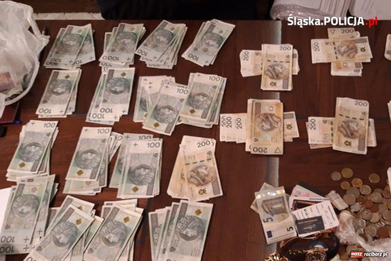 Zdjęcie w galerii na portalu naszraciborz.pl: Kryminalni rozbili gang oszustów podających się za policjantów wiadomości z regionu