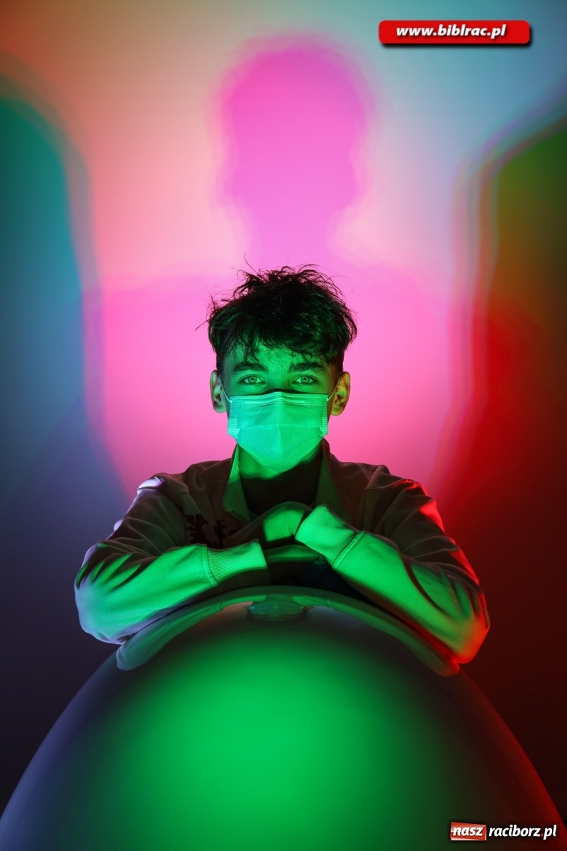 Zdjęcie w galerii na portalu naszraciborz.pl:  Kreatywna fotografia z raciborską biblioteką wiadomości z regionu