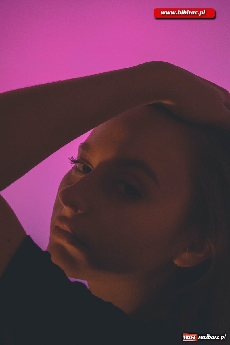 Zdjęcie w galerii na portalu naszraciborz.pl:  Kreatywna fotografia z raciborską biblioteką wiadomości z regionu