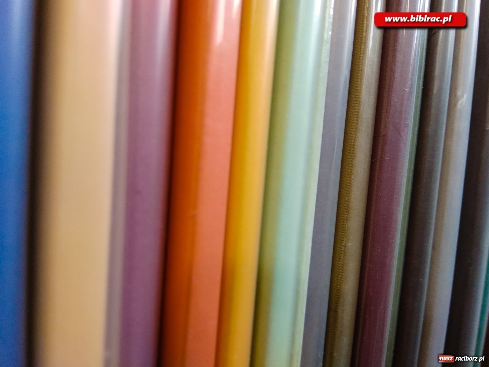 Zdjęcie w galerii na portalu naszraciborz.pl:  Kreatywna fotografia z raciborską biblioteką wiadomości z regionu