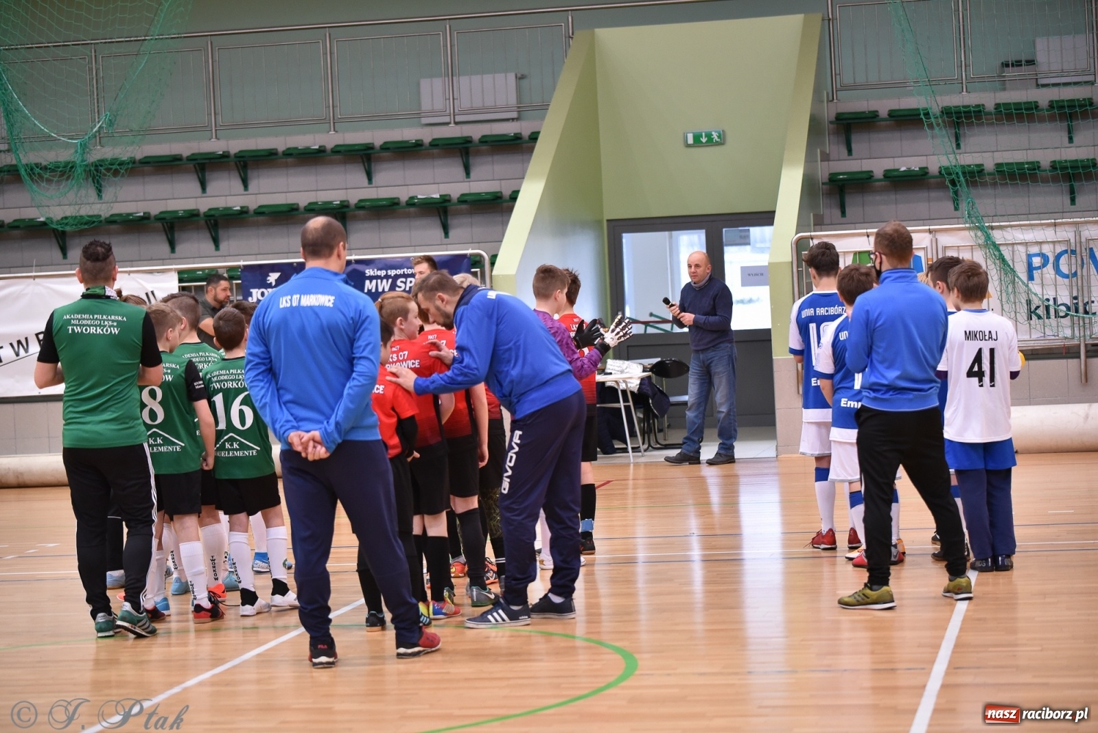 Zdjęcie w galerii na portalu naszraciborz.pl: Halowa rywalizacja o puchar prezesa ŚlZPN [FOTO] wiadomości z regionu