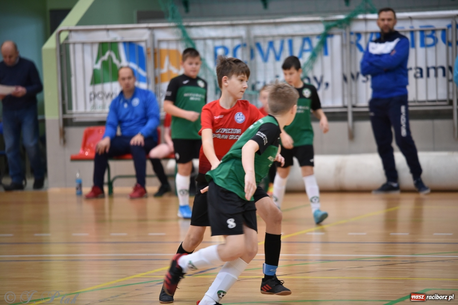 Zdjęcie w galerii na portalu naszraciborz.pl: Halowa rywalizacja o puchar prezesa ŚlZPN [FOTO] wiadomości z regionu