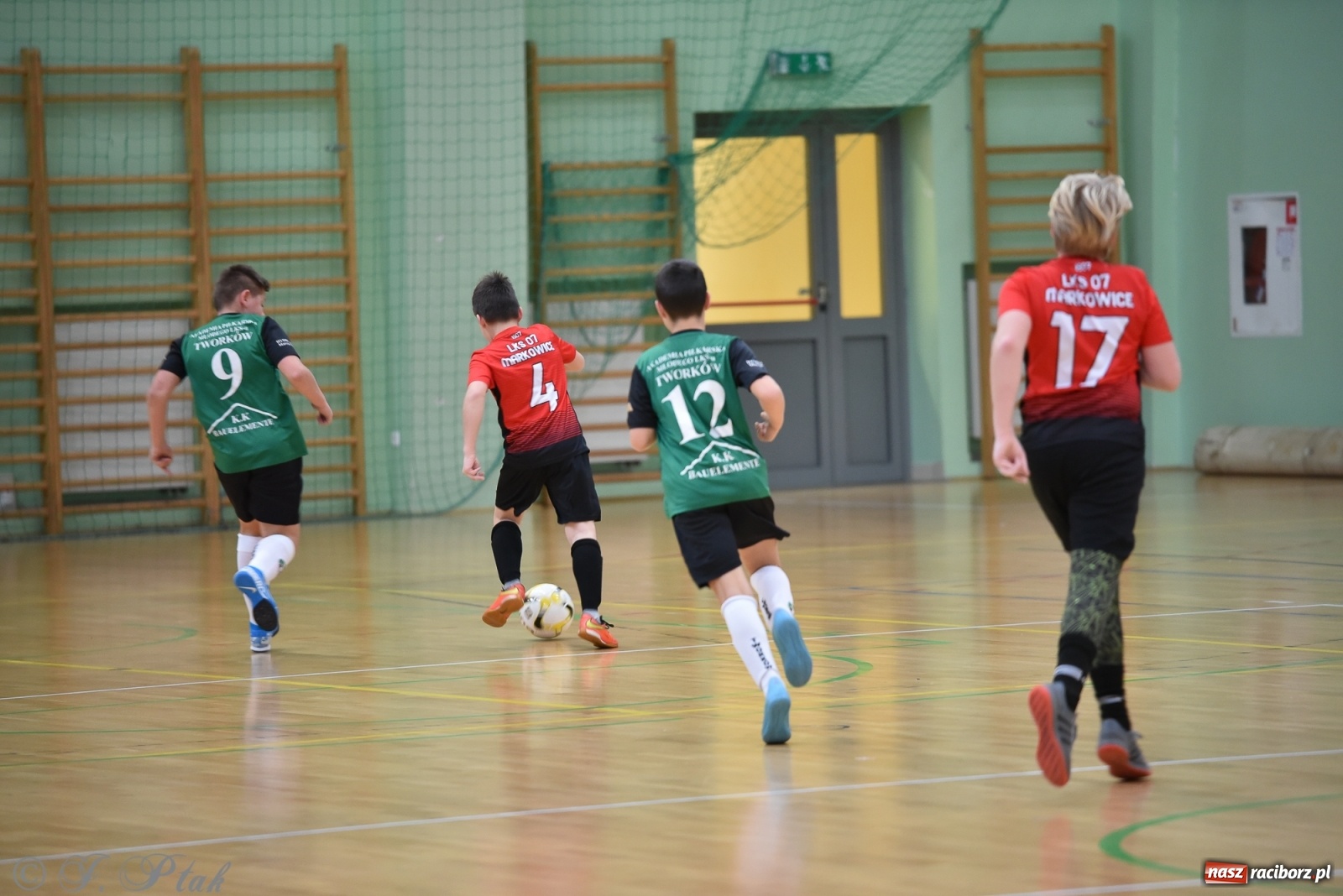 Zdjęcie w galerii na portalu naszraciborz.pl: Halowa rywalizacja o puchar prezesa ŚlZPN [FOTO] wiadomości z regionu