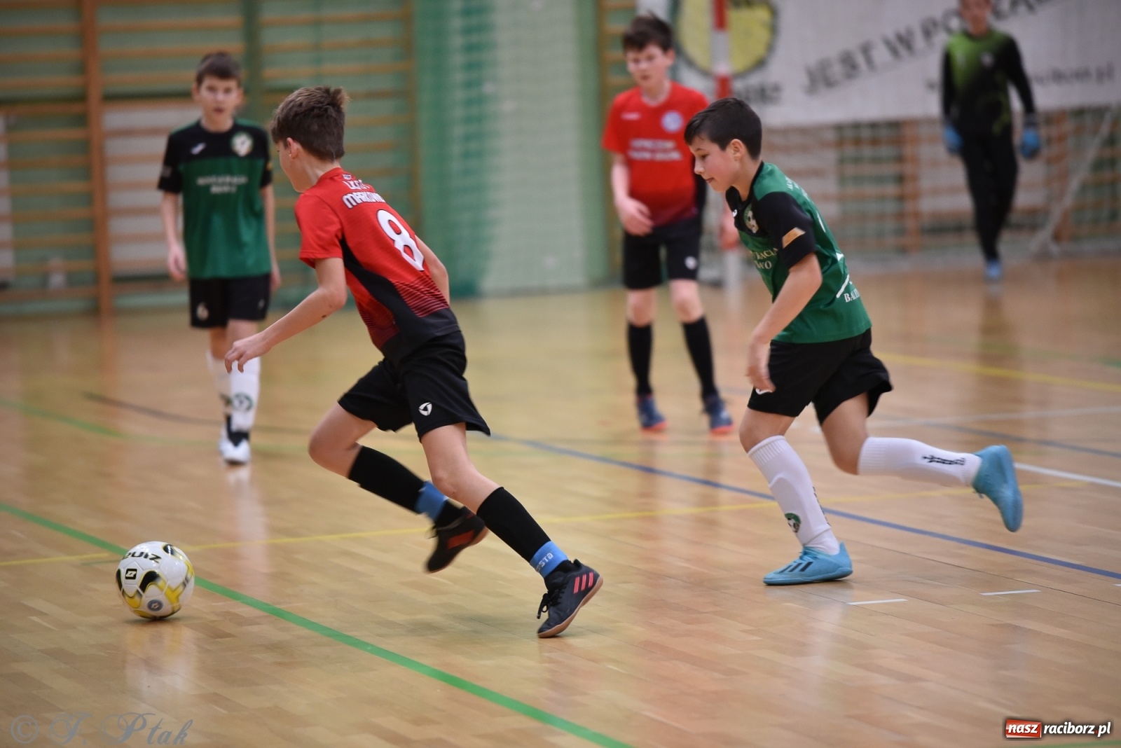 Zdjęcie w galerii na portalu naszraciborz.pl: Halowa rywalizacja o puchar prezesa ŚlZPN [FOTO] wiadomości z regionu