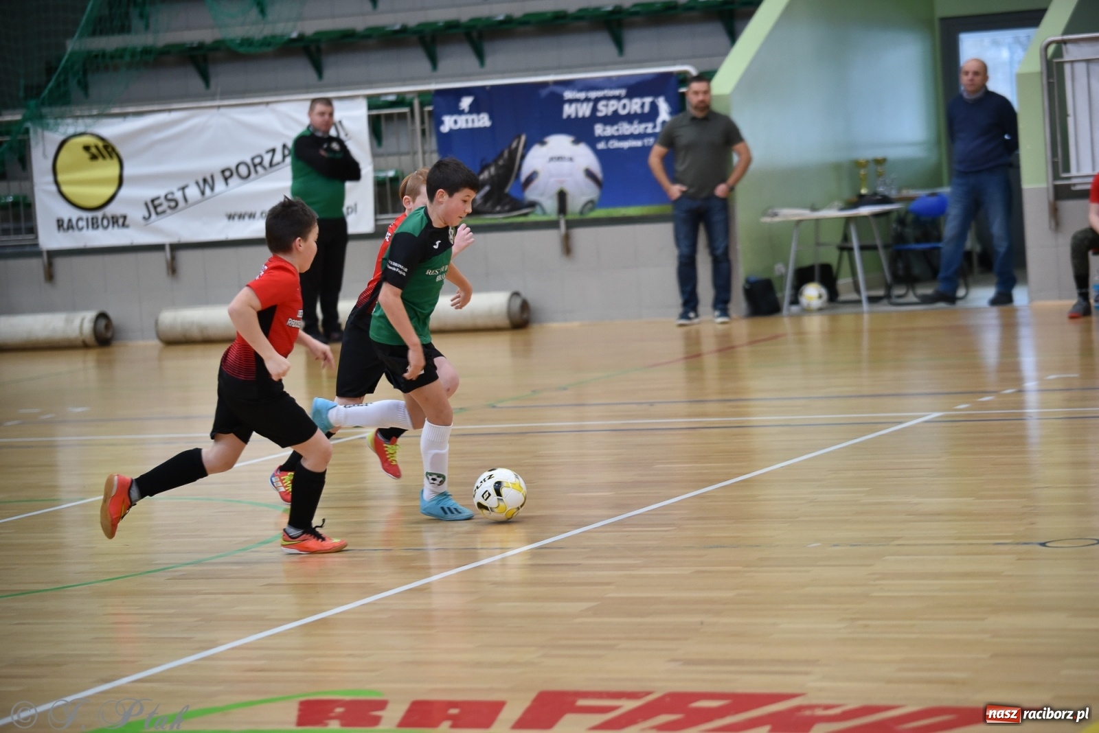 Zdjęcie w galerii na portalu naszraciborz.pl: Halowa rywalizacja o puchar prezesa ŚlZPN [FOTO] wiadomości z regionu