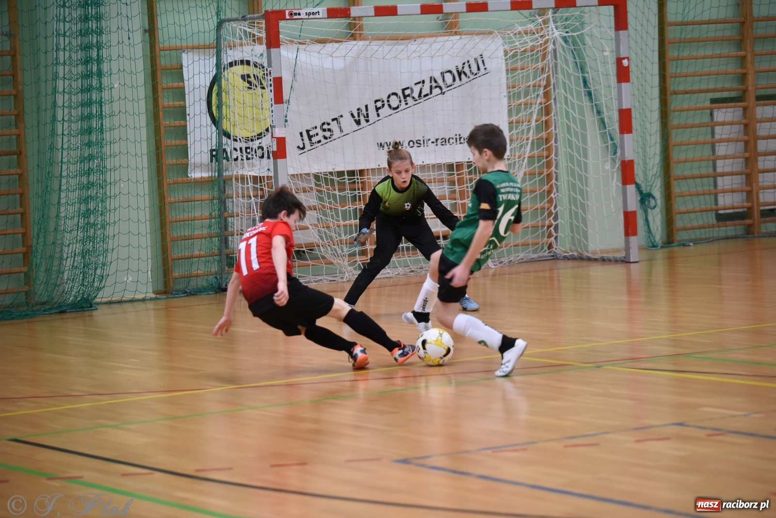 Zdjęcie w galerii na portalu naszraciborz.pl: Halowa rywalizacja o puchar prezesa ŚlZPN [FOTO] wiadomości z regionu