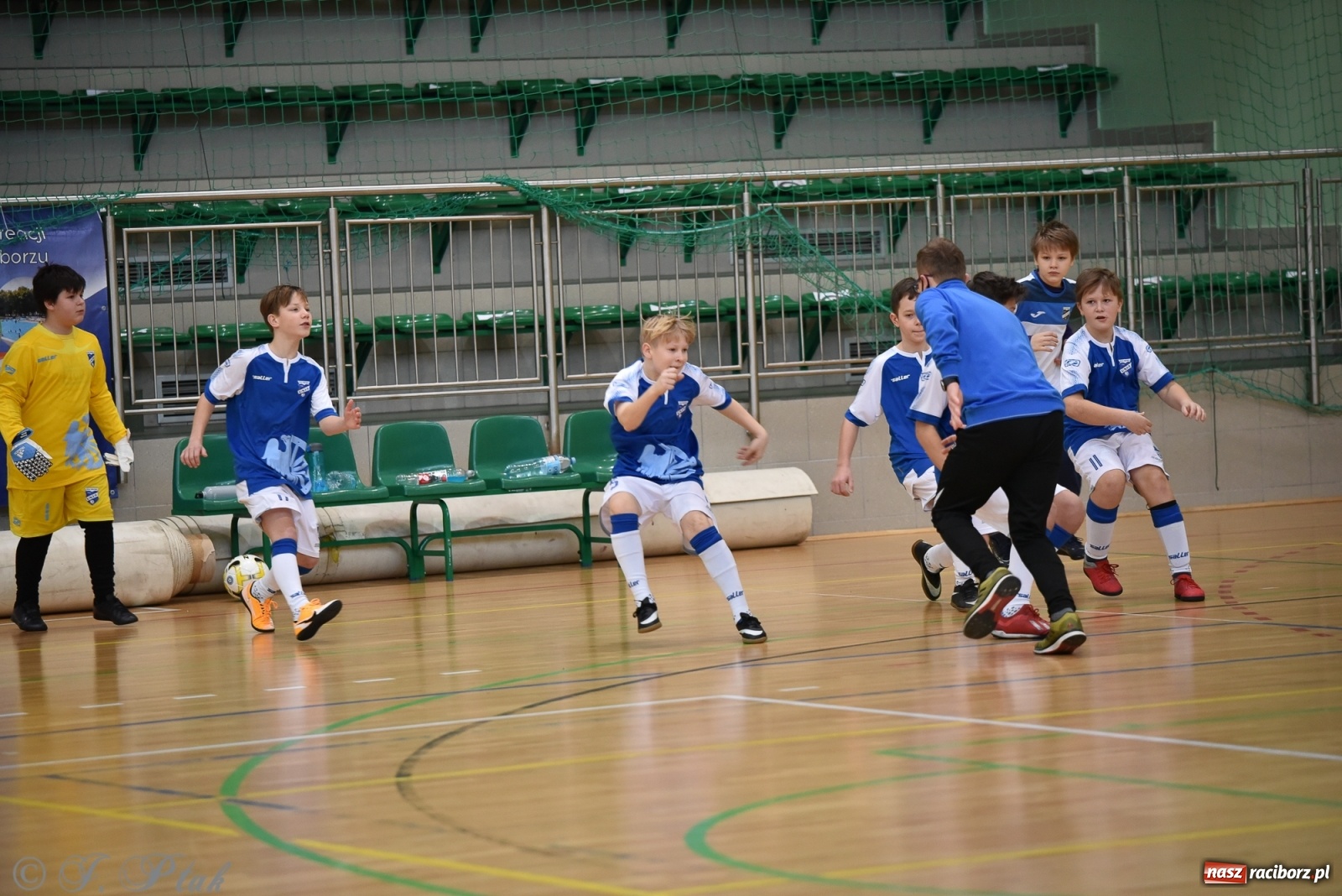 Zdjęcie w galerii na portalu naszraciborz.pl: Halowa rywalizacja o puchar prezesa ŚlZPN [FOTO] wiadomości z regionu