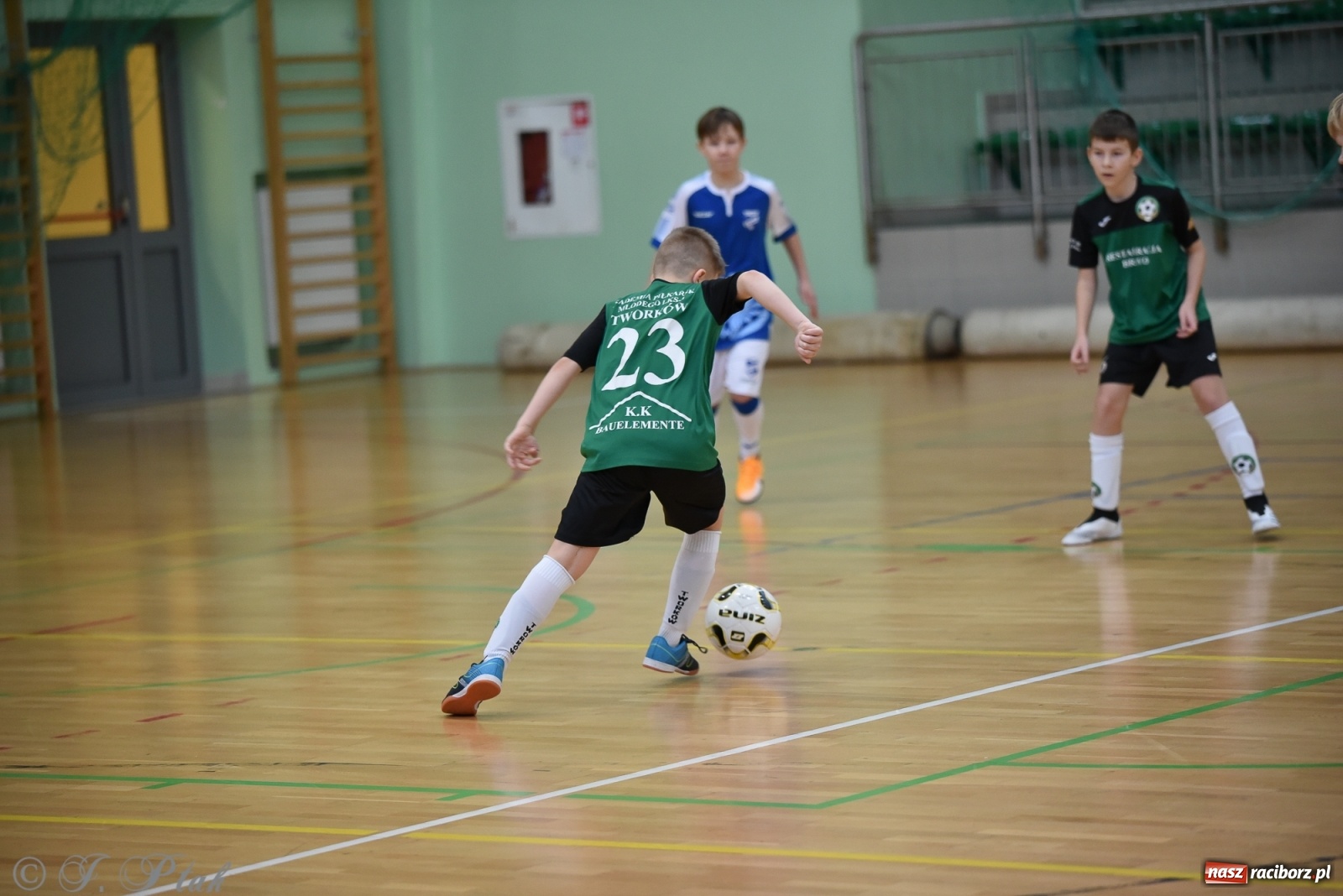 Zdjęcie w galerii na portalu naszraciborz.pl: Halowa rywalizacja o puchar prezesa ŚlZPN [FOTO] wiadomości z regionu