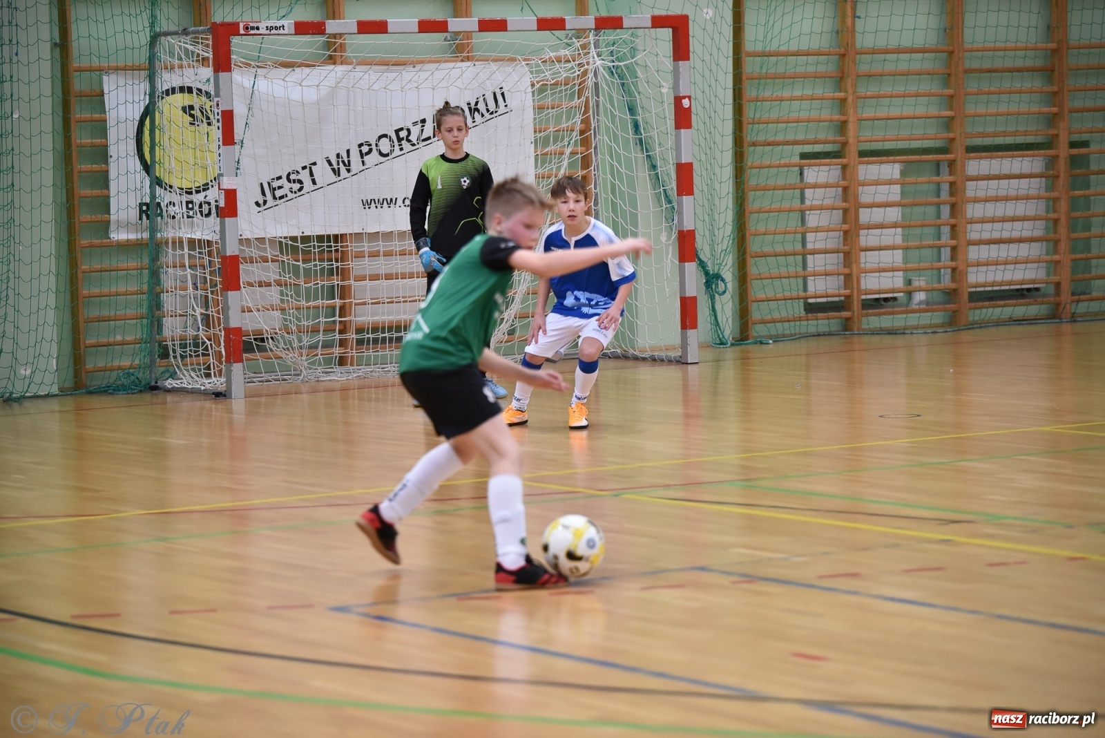 Zdjęcie w galerii na portalu naszraciborz.pl: Halowa rywalizacja o puchar prezesa ŚlZPN [FOTO] wiadomości z regionu