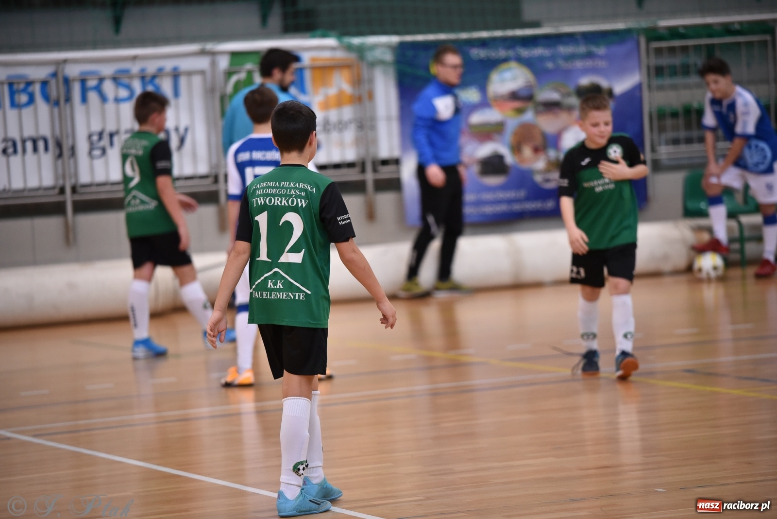 Zdjęcie w galerii na portalu naszraciborz.pl: Halowa rywalizacja o puchar prezesa ŚlZPN [FOTO] wiadomości z regionu