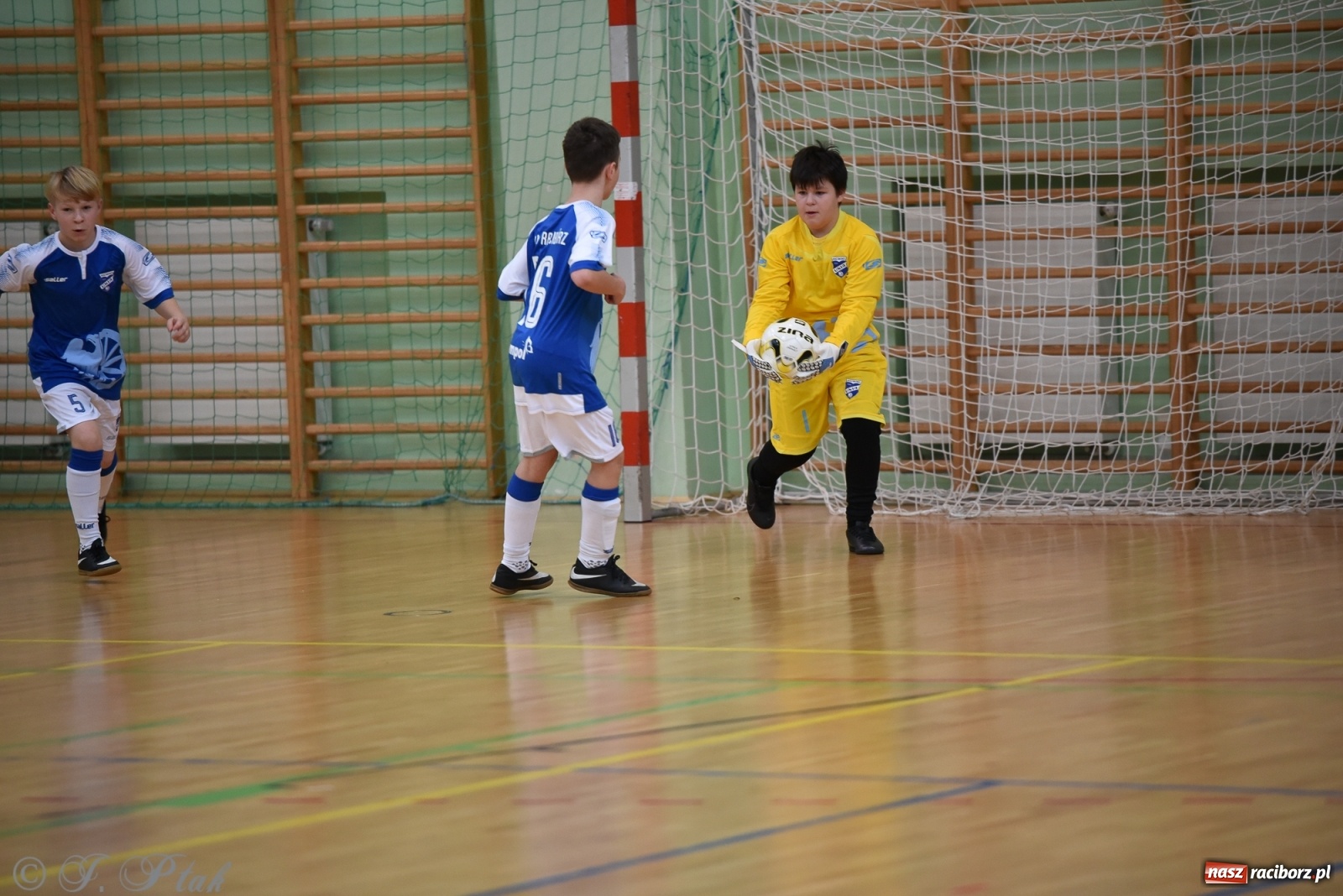 Zdjęcie w galerii na portalu naszraciborz.pl: Halowa rywalizacja o puchar prezesa ŚlZPN [FOTO] wiadomości z regionu