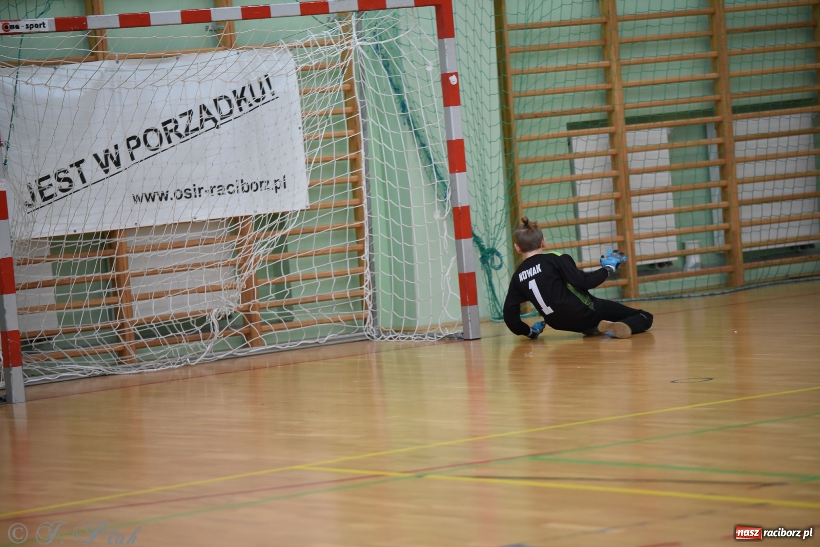 Zdjęcie w galerii na portalu naszraciborz.pl: Halowa rywalizacja o puchar prezesa ŚlZPN [FOTO] wiadomości z regionu