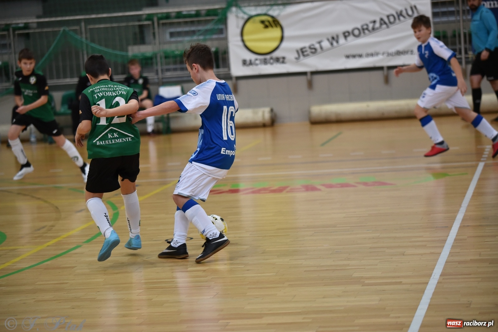 Zdjęcie w galerii na portalu naszraciborz.pl: Halowa rywalizacja o puchar prezesa ŚlZPN [FOTO] wiadomości z regionu