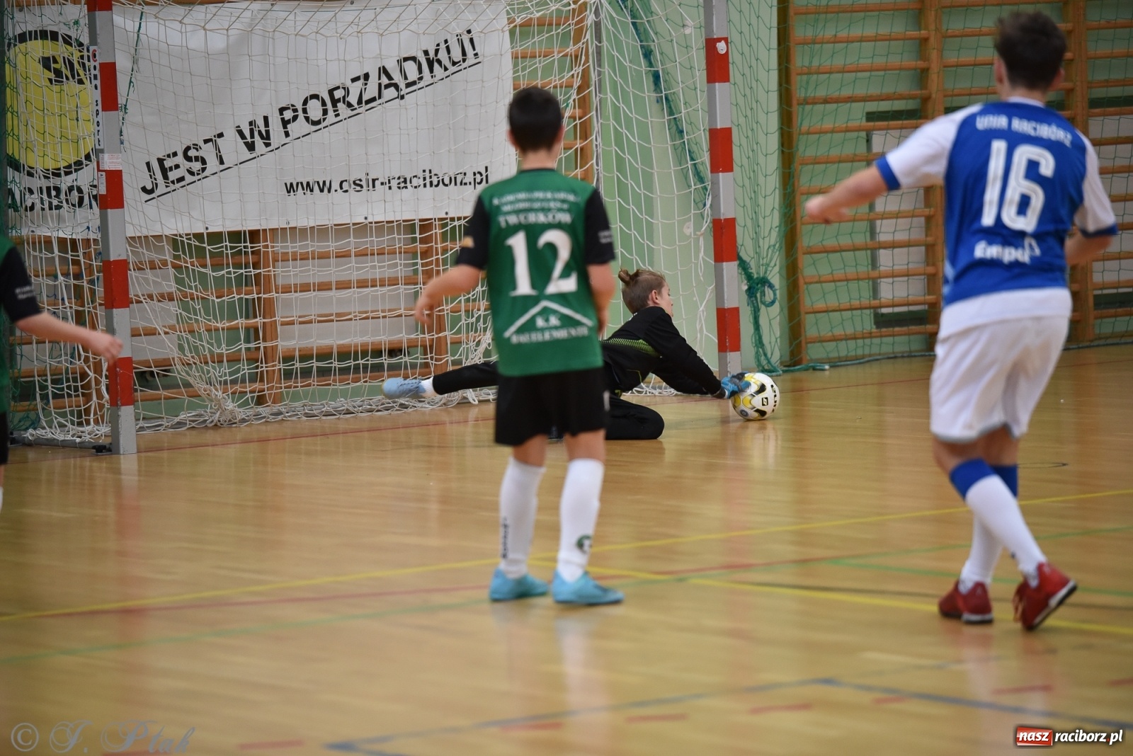 Zdjęcie w galerii na portalu naszraciborz.pl: Halowa rywalizacja o puchar prezesa ŚlZPN [FOTO] wiadomości z regionu