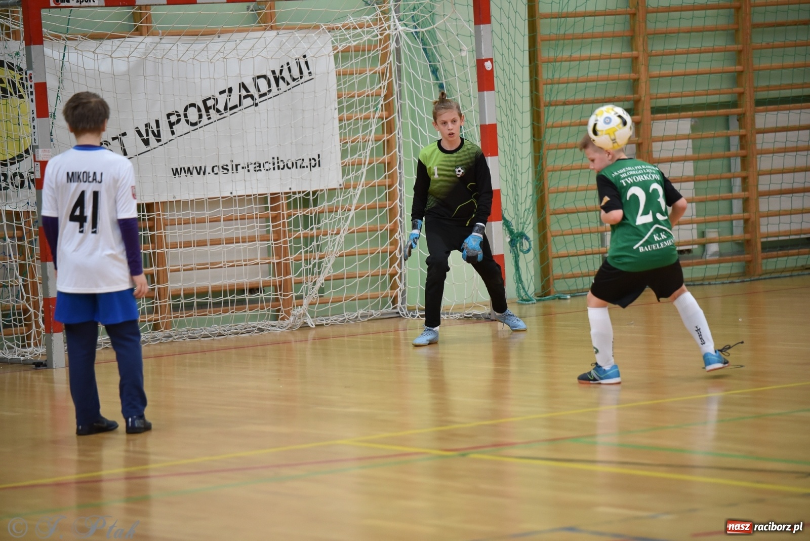 Zdjęcie w galerii na portalu naszraciborz.pl: Halowa rywalizacja o puchar prezesa ŚlZPN [FOTO] wiadomości z regionu