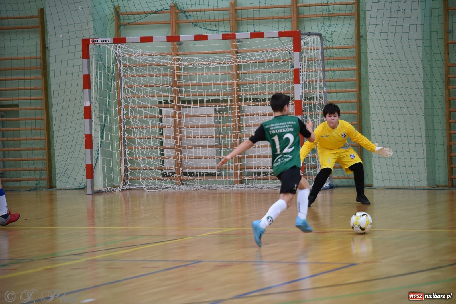 Zdjęcie w galerii na portalu naszraciborz.pl: Halowa rywalizacja o puchar prezesa ŚlZPN [FOTO] wiadomości z regionu