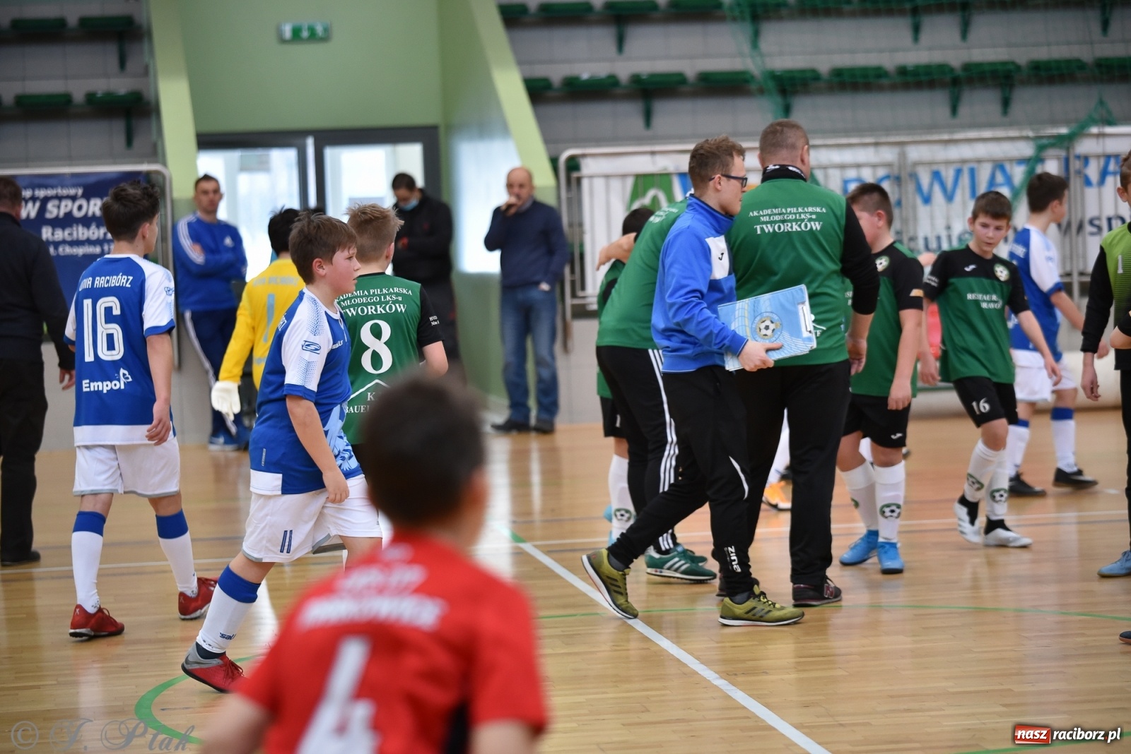 Zdjęcie w galerii na portalu naszraciborz.pl: Halowa rywalizacja o puchar prezesa ŚlZPN [FOTO] wiadomości z regionu