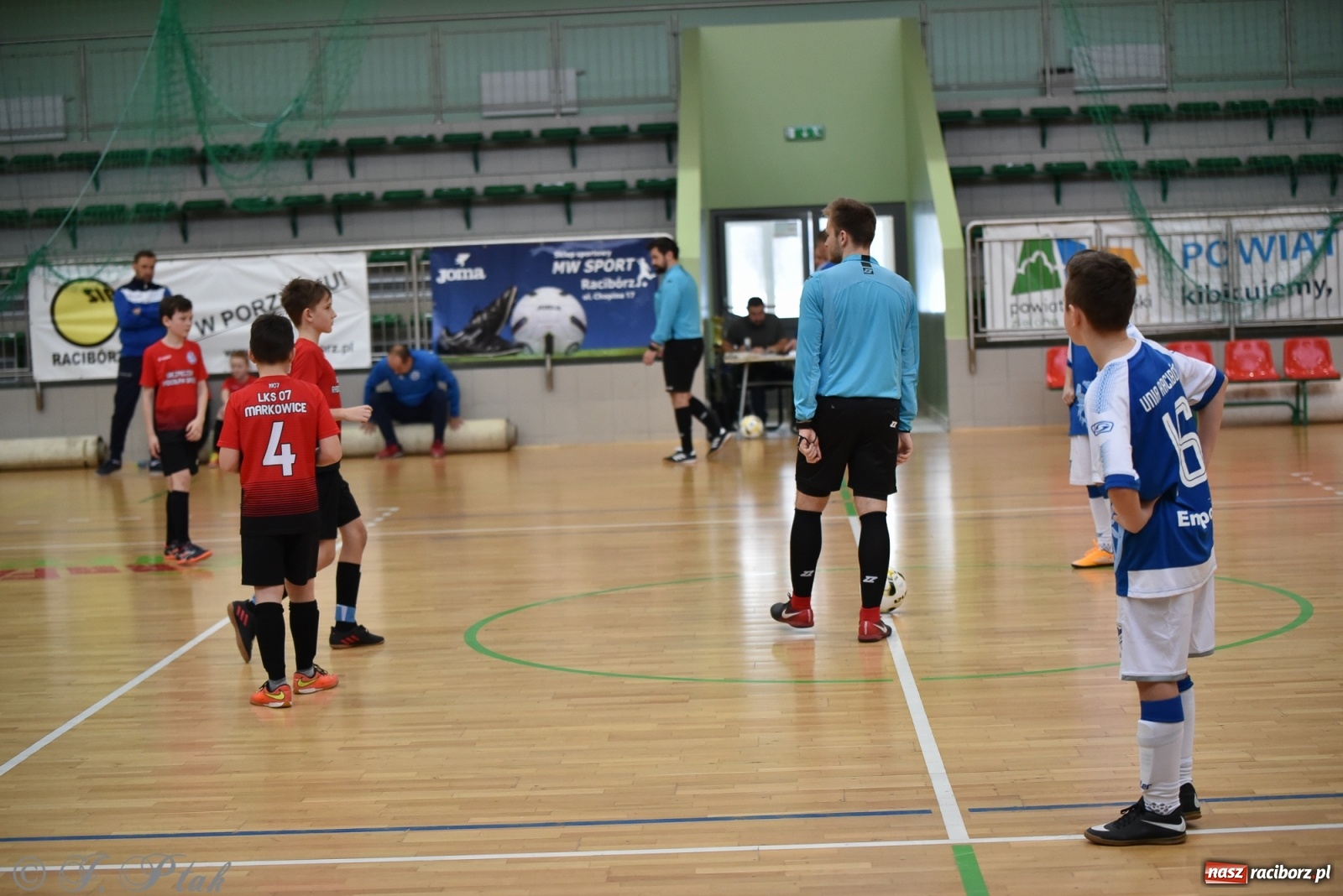 Zdjęcie w galerii na portalu naszraciborz.pl: Halowa rywalizacja o puchar prezesa ŚlZPN [FOTO] wiadomości z regionu