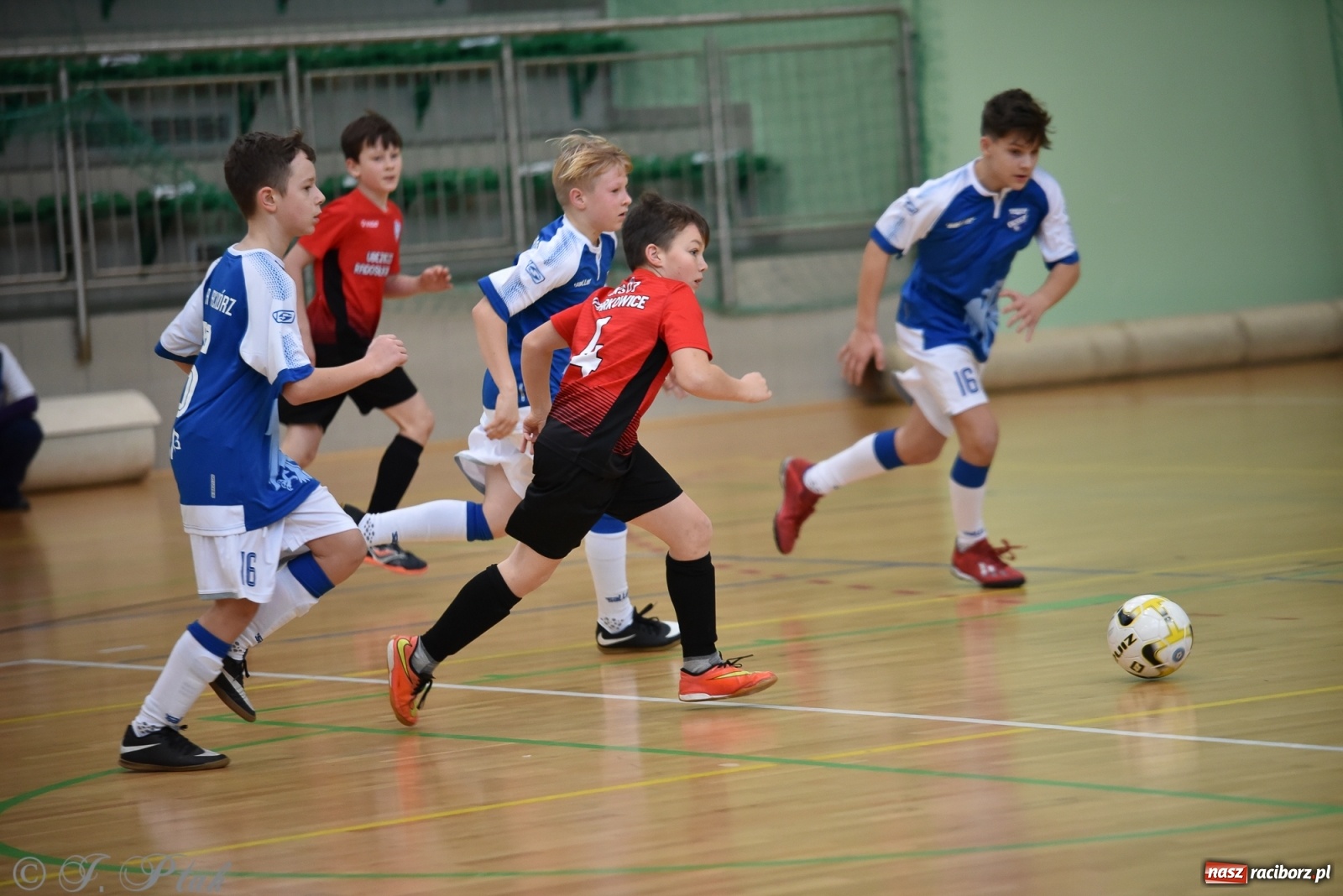 Zdjęcie w galerii na portalu naszraciborz.pl: Halowa rywalizacja o puchar prezesa ŚlZPN [FOTO] wiadomości z regionu