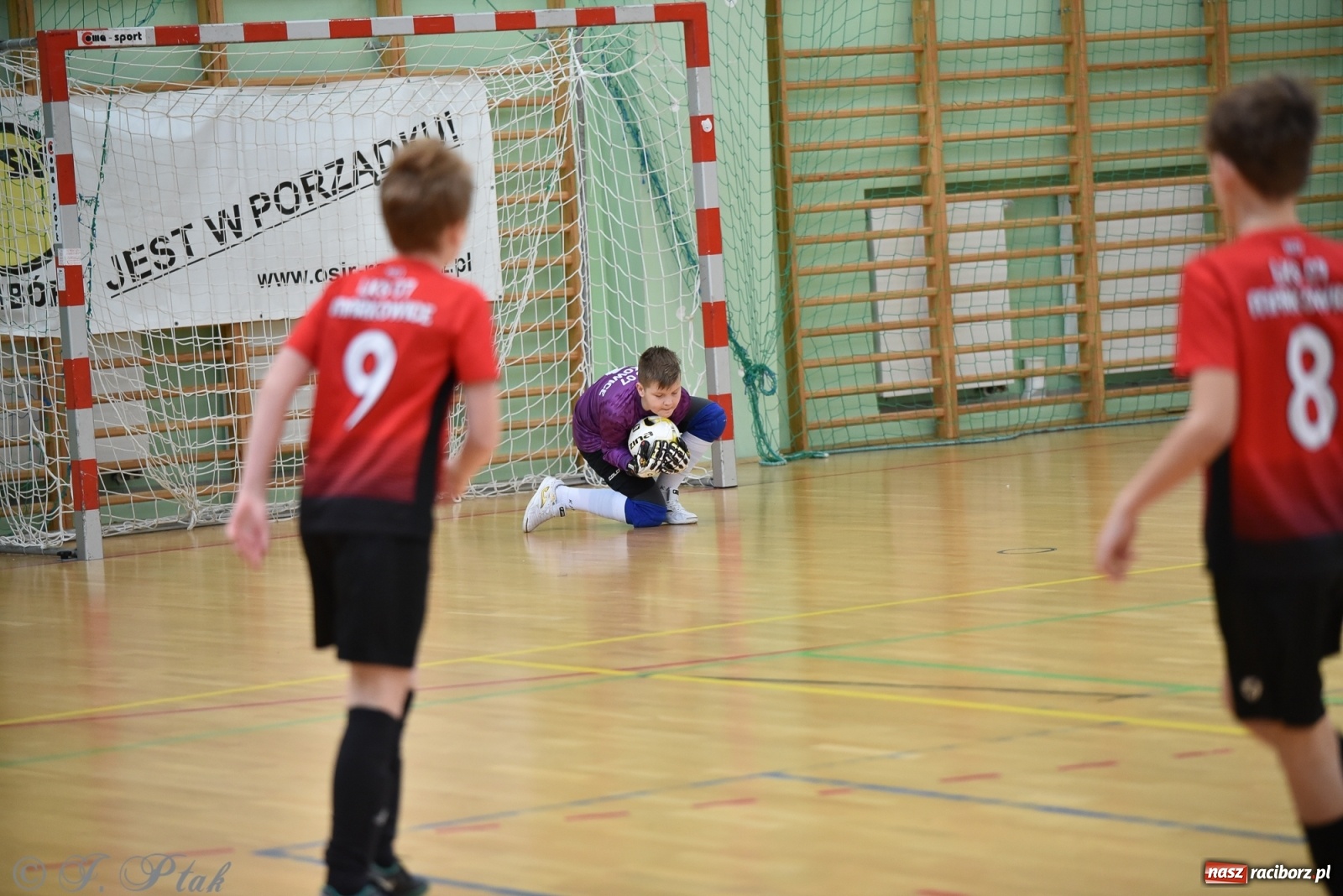 Zdjęcie w galerii na portalu naszraciborz.pl: Halowa rywalizacja o puchar prezesa ŚlZPN [FOTO] wiadomości z regionu