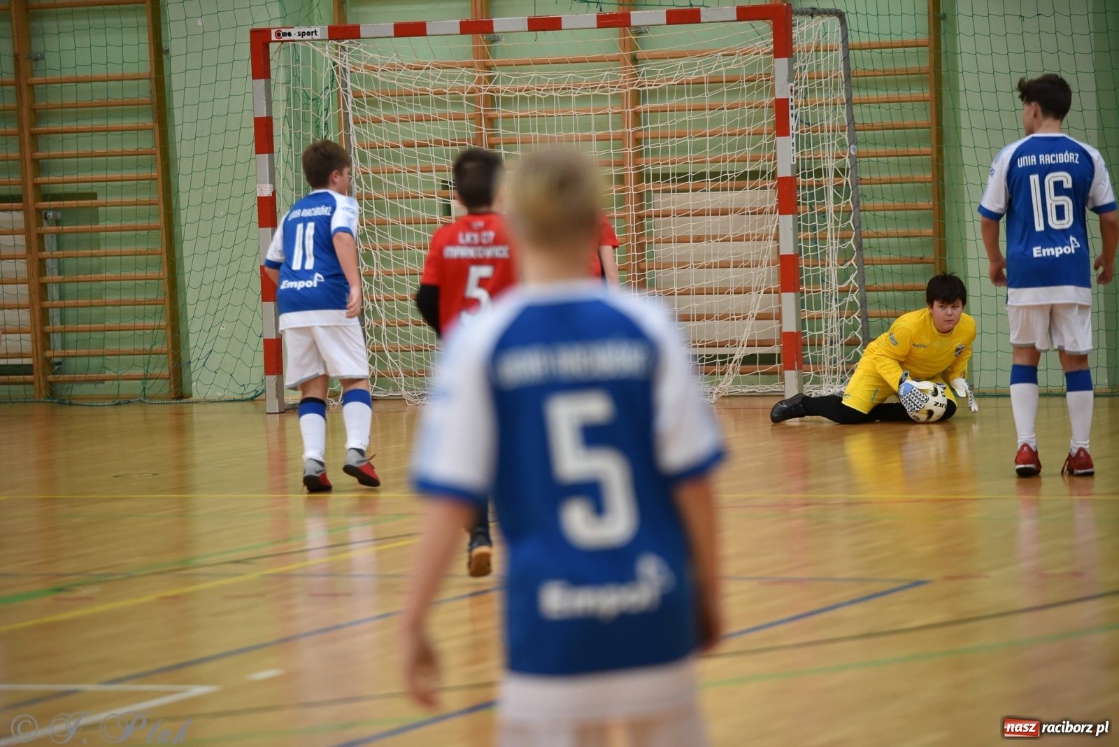 Zdjęcie w galerii na portalu naszraciborz.pl: Halowa rywalizacja o puchar prezesa ŚlZPN [FOTO] wiadomości z regionu