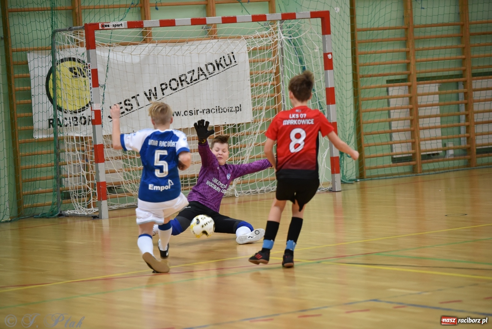 Zdjęcie w galerii na portalu naszraciborz.pl: Halowa rywalizacja o puchar prezesa ŚlZPN [FOTO] wiadomości z regionu